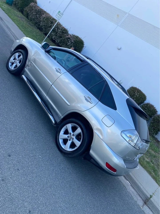 2004 Lexus RX 2nd Gen - Image 4 of 11