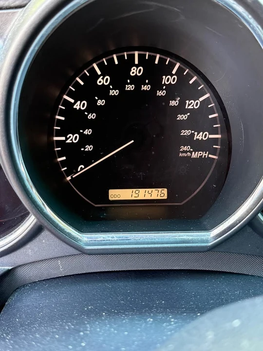 2004 Lexus RX 2nd Gen - Image 10 of 12