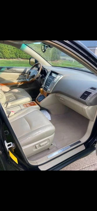 2004 Lexus RX 2nd Gen - Image 6 of 10