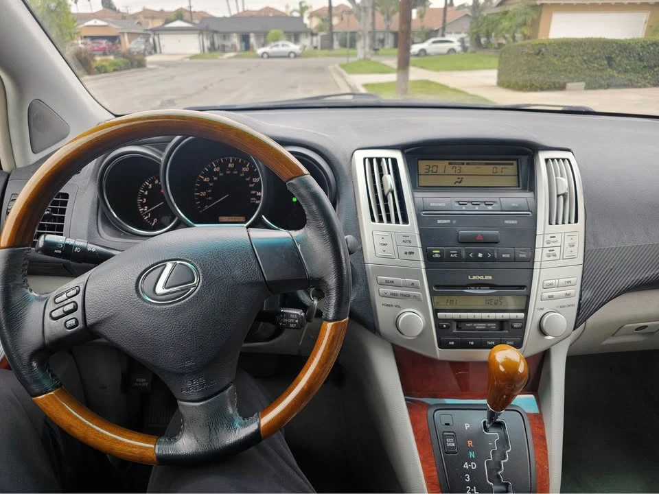 2004 Lexus RX 2nd Gen - Image 7 of 17