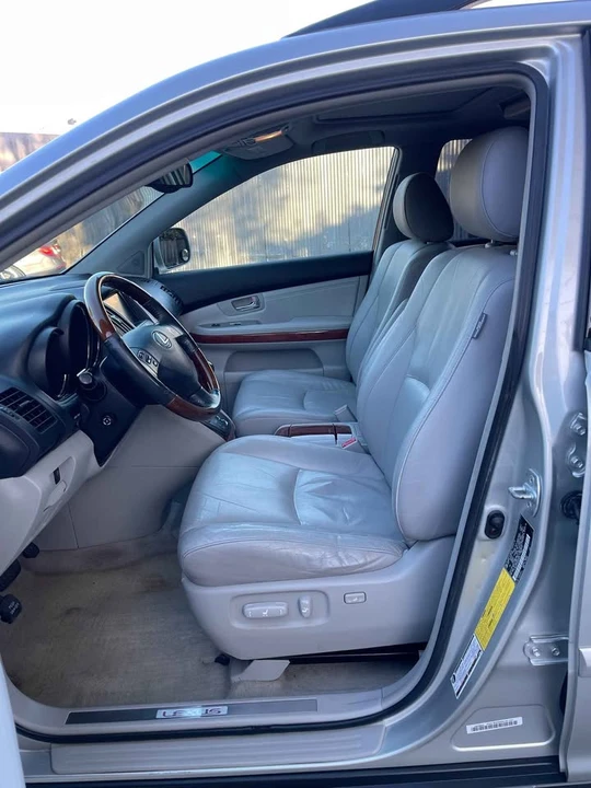 2004 Lexus RX 2nd Gen - Image 9 of 18