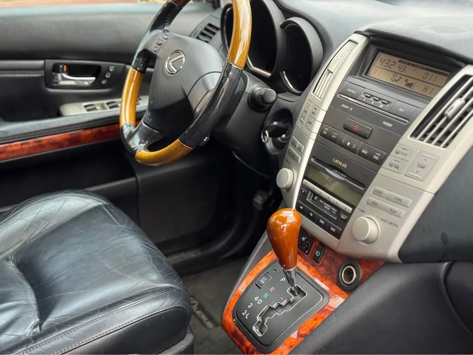 2004 Lexus RX 2nd Gen - Image 13 of 15