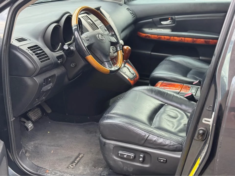 2004 Lexus RX 2nd Gen - Image 9 of 15