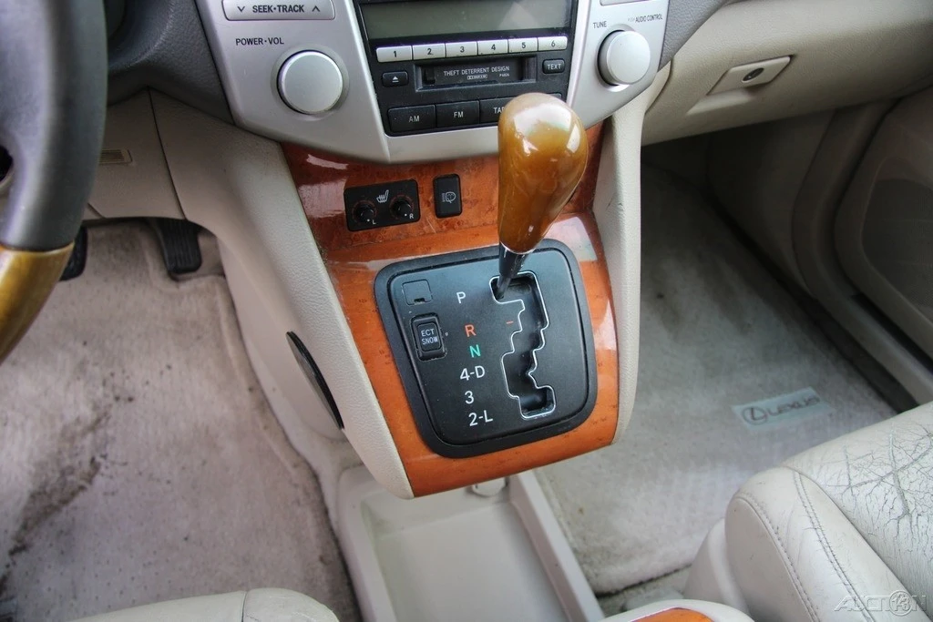 2004 Lexus RX 2nd Gen - Image 16 of 21