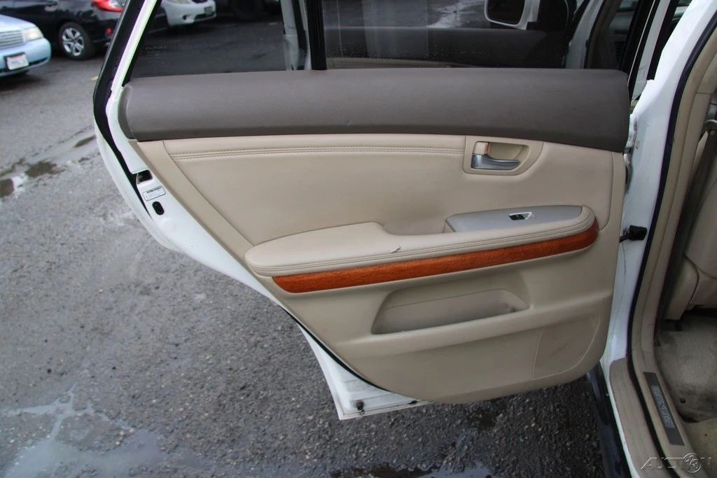 2004 Lexus RX 2nd Gen - Image 17 of 21