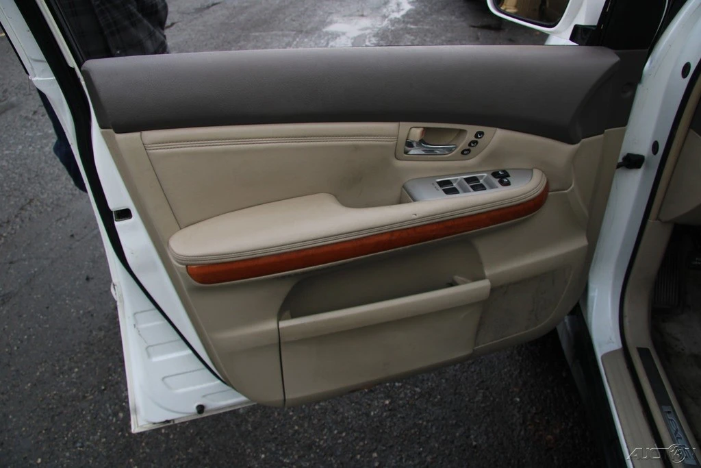 2004 Lexus RX 2nd Gen - Image 10 of 21