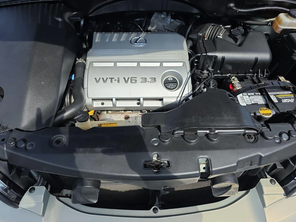 2004 Lexus RX 2nd Gen - Image 13 of 29