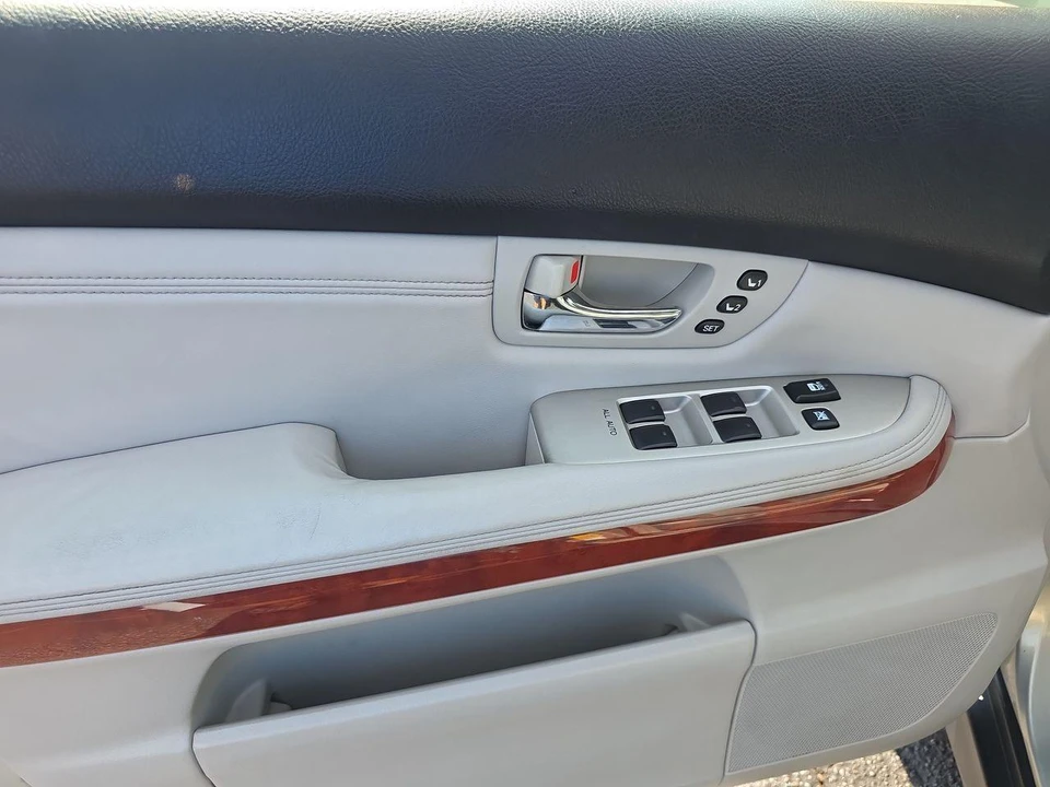 2004 Lexus RX 2nd Gen - Image 5 of 29
