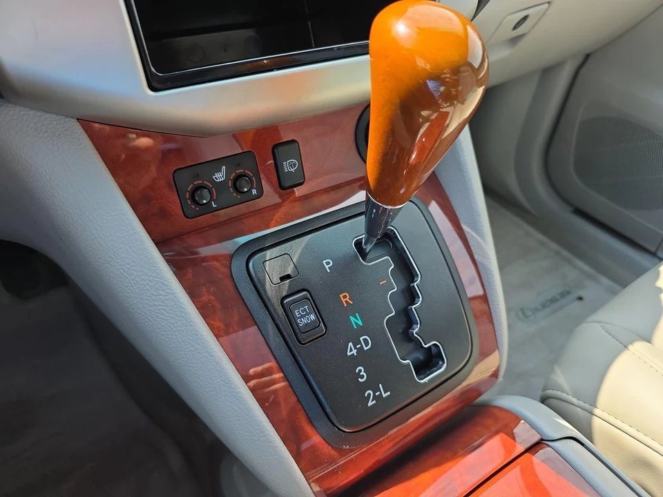 2004 Lexus RX 2nd Gen - Image 10 of 29