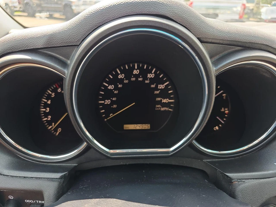 2004 Lexus RX 2nd Gen - Image 11 of 29