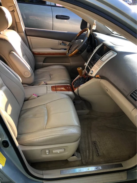 2004 Lexus RX 2nd Gen - Image 16 of 20