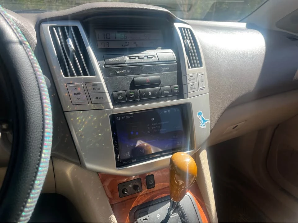 2004 Lexus RX 2nd Gen - Image 9 of 11