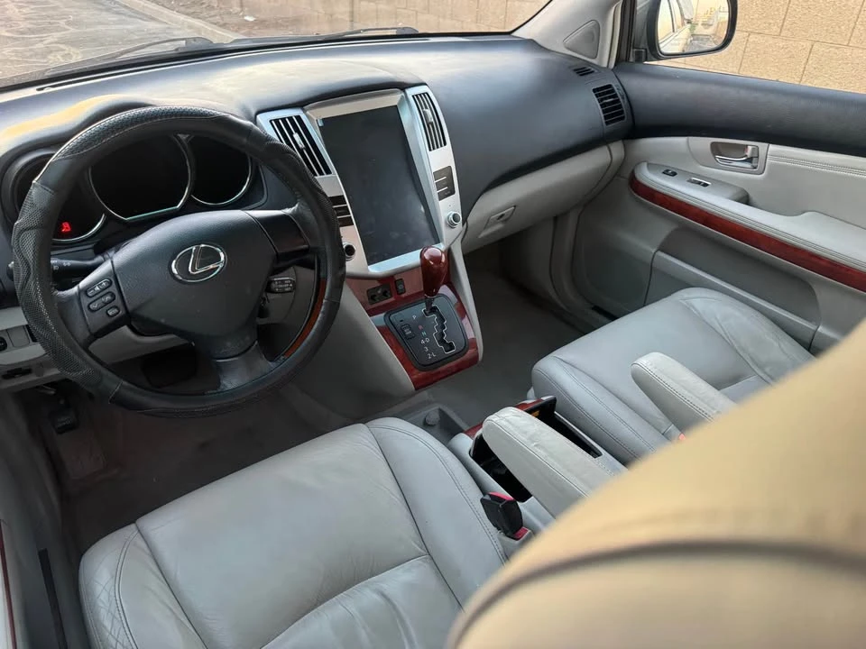 2004 Lexus RX 2nd Gen - Image 11 of 17