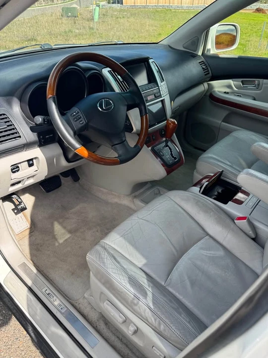 2004 Lexus RX 2nd Gen - Image 10 of 20