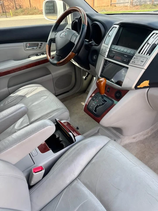 2004 Lexus RX 2nd Gen - Image 15 of 20