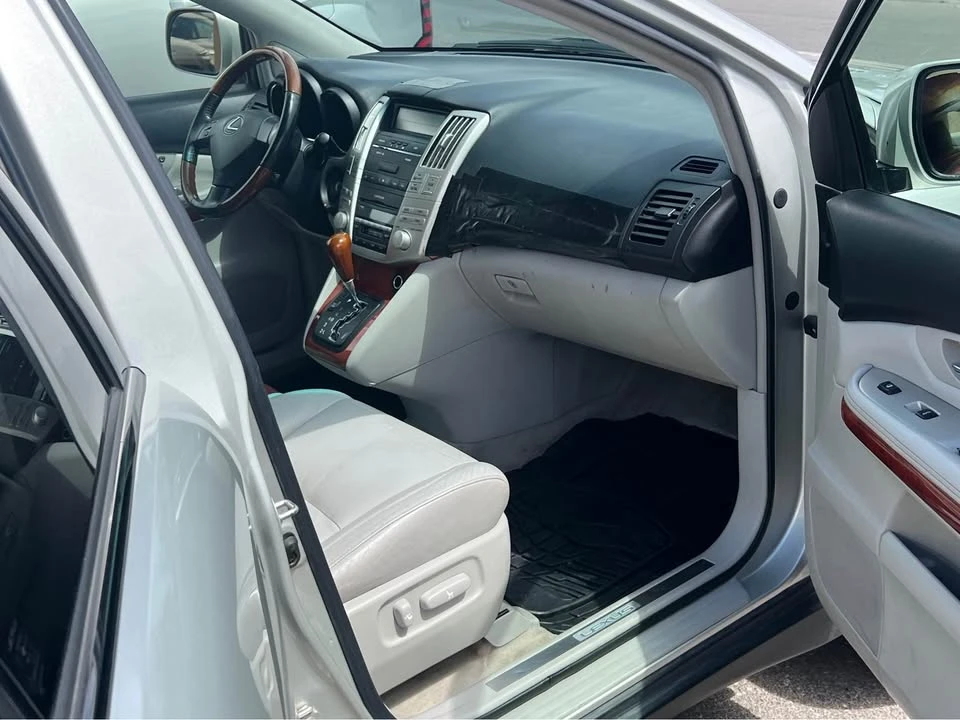 2004 Lexus RX 2nd Gen - Image 7 of 12