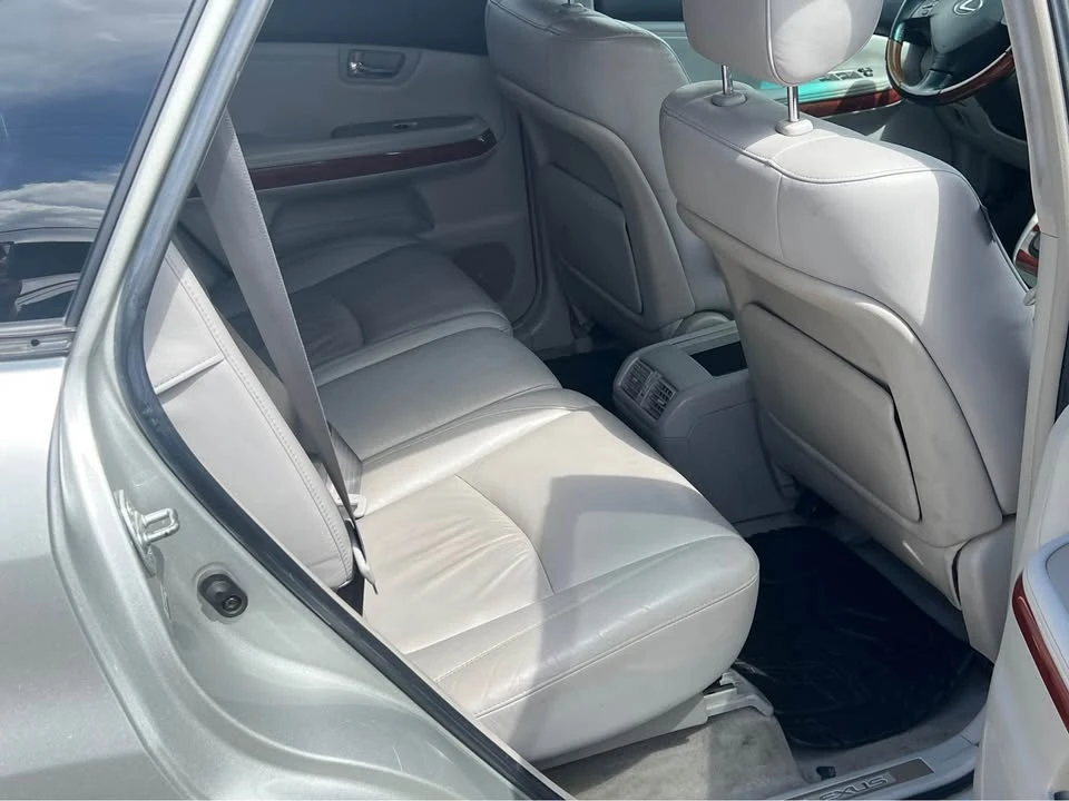 2004 Lexus RX 2nd Gen - Image 8 of 12