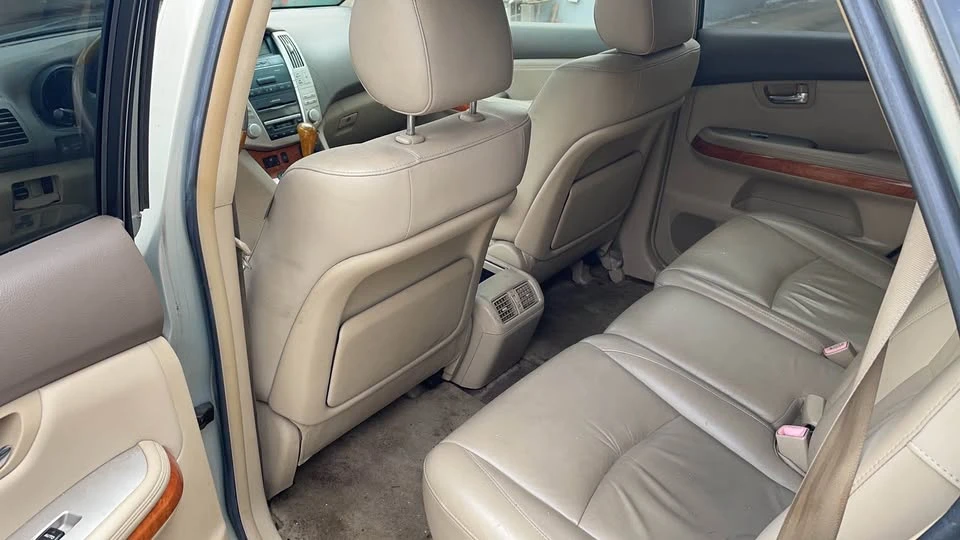 2004 Lexus RX 2nd Gen - Image 8 of 9