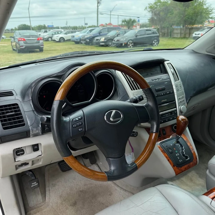 2004 Lexus RX 2nd Gen - Image 10 of 21