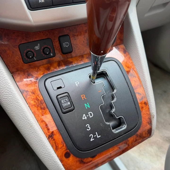 2004 Lexus RX 2nd Gen - Image 17 of 21