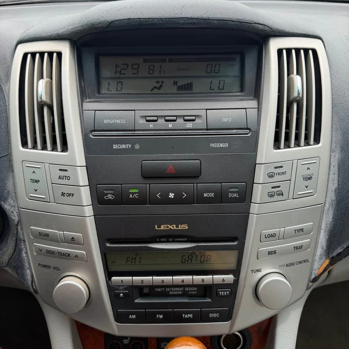 2004 Lexus RX 2nd Gen - Image 16 of 21