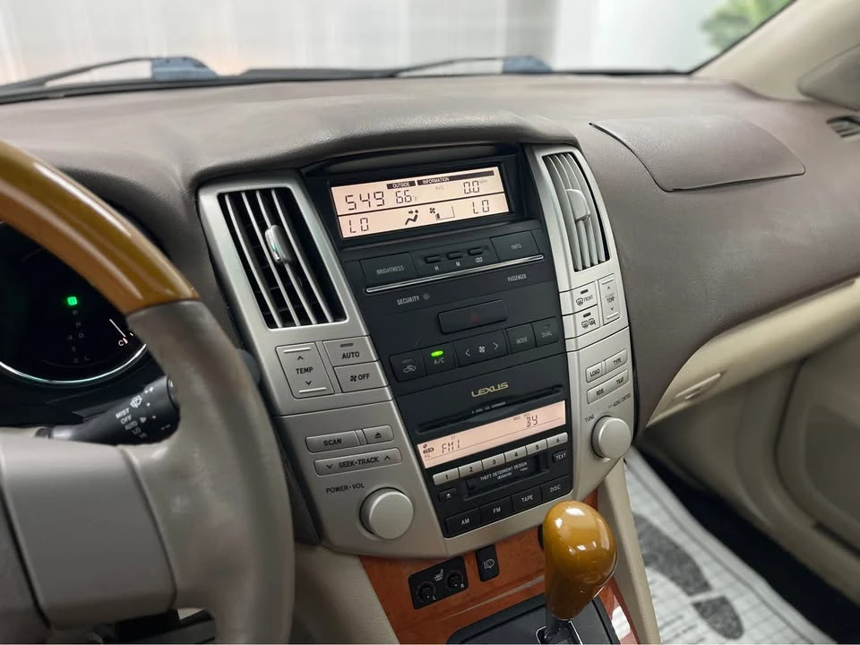 2004 Lexus RX 2nd Gen - Image 9 of 19
