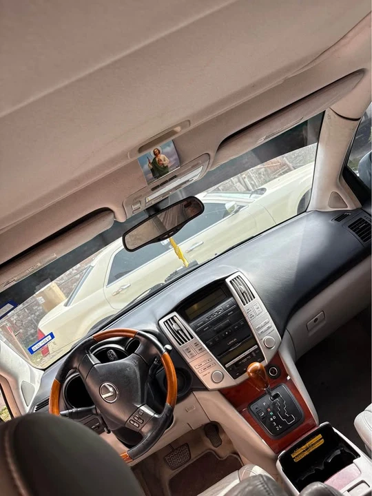 2004 Lexus RX 2nd Gen - Image 2 of 2