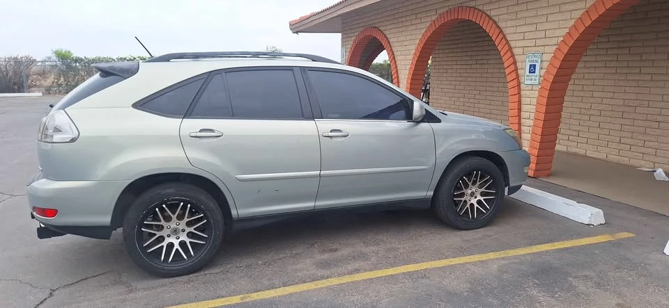 2004 Lexus RX 2nd Gen - Image 3 of 5