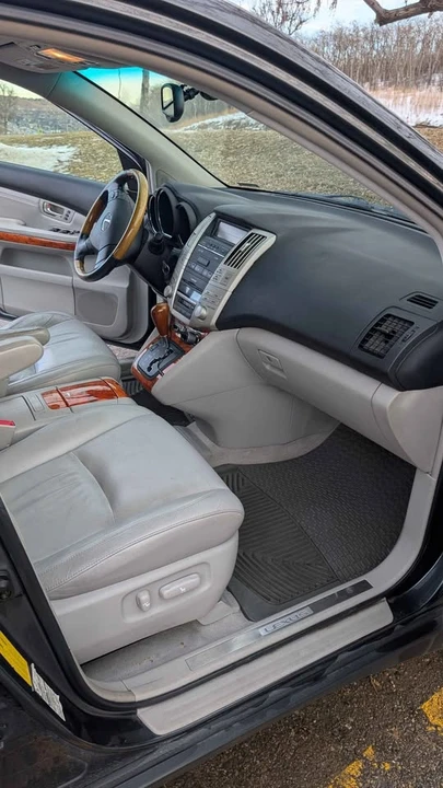 2004 Lexus RX 2nd Gen - Image 7 of 9