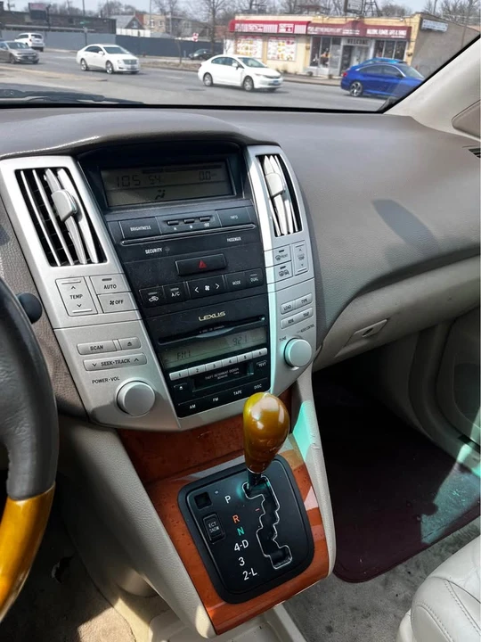 2004 Lexus RX 2nd Gen - Image 9 of 10
