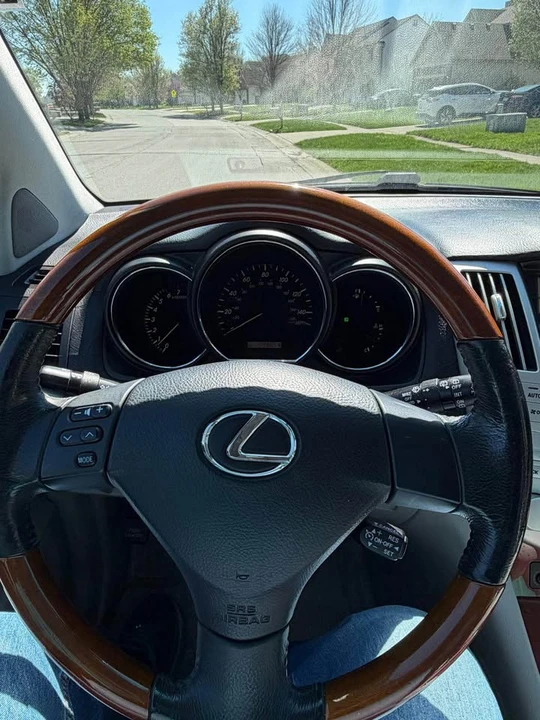 2004 Lexus RX 2nd Gen - Image 11 of 16