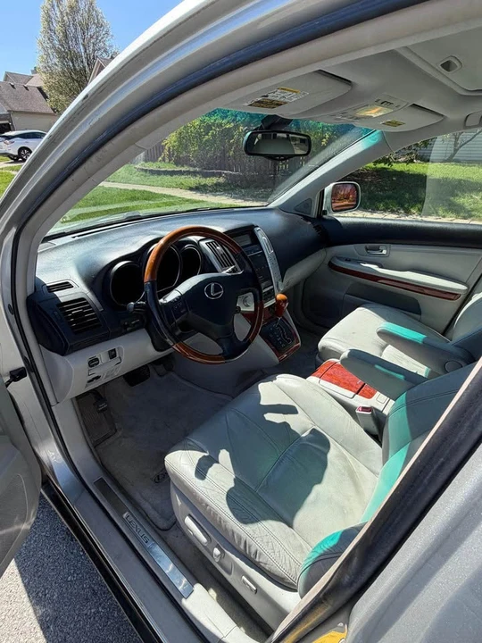 2004 Lexus RX 2nd Gen - Image 9 of 16