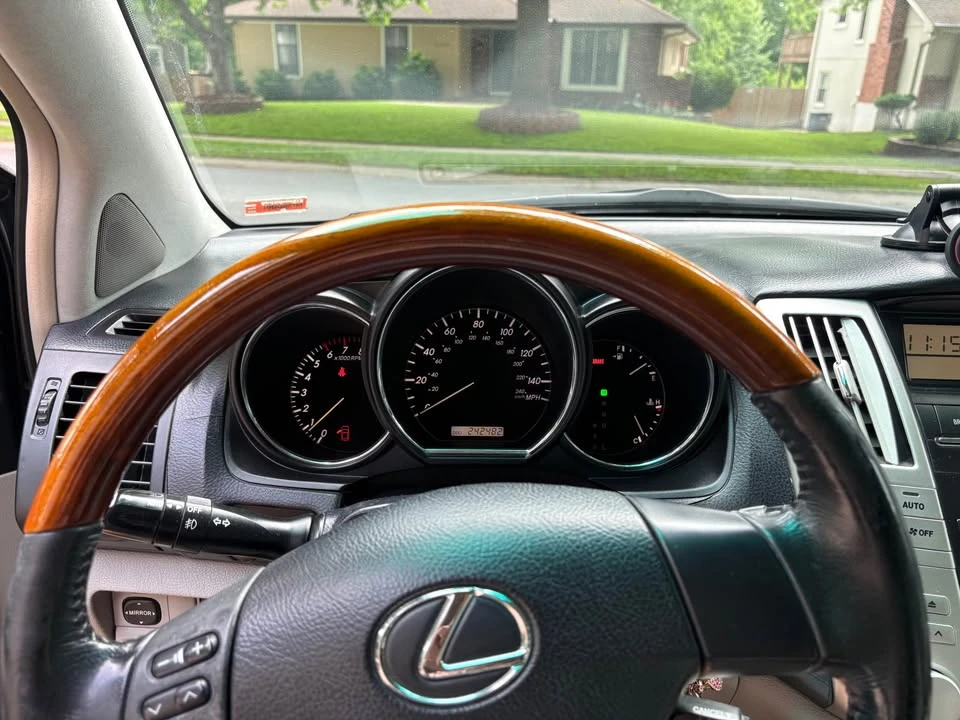 2004 Lexus RX 2nd Gen - Image 9 of 10