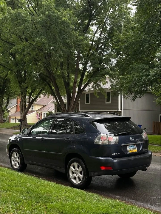 2004 Lexus RX 2nd Gen - Image 3 of 10