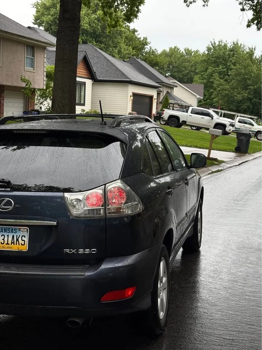 2004 Lexus RX 2nd Gen - Image 5 of 10