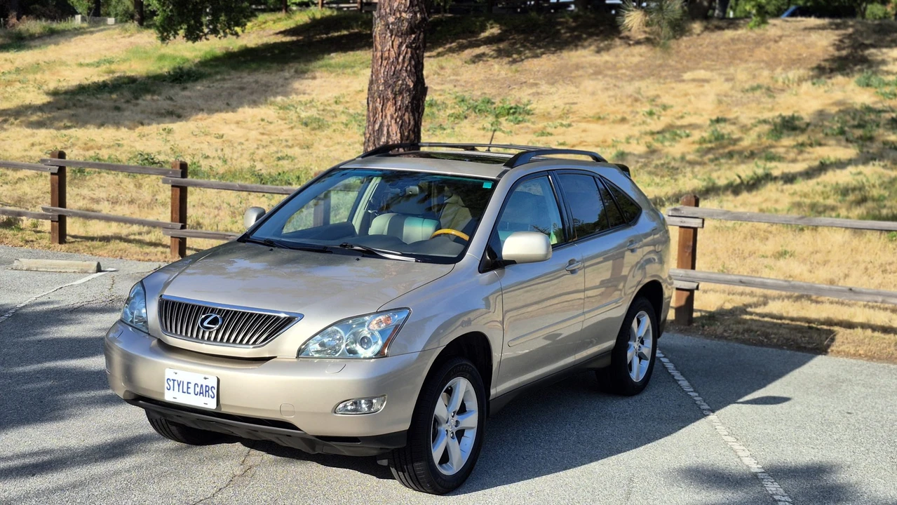 2004 Lexus RX 2nd Gen - Image 2 of 31