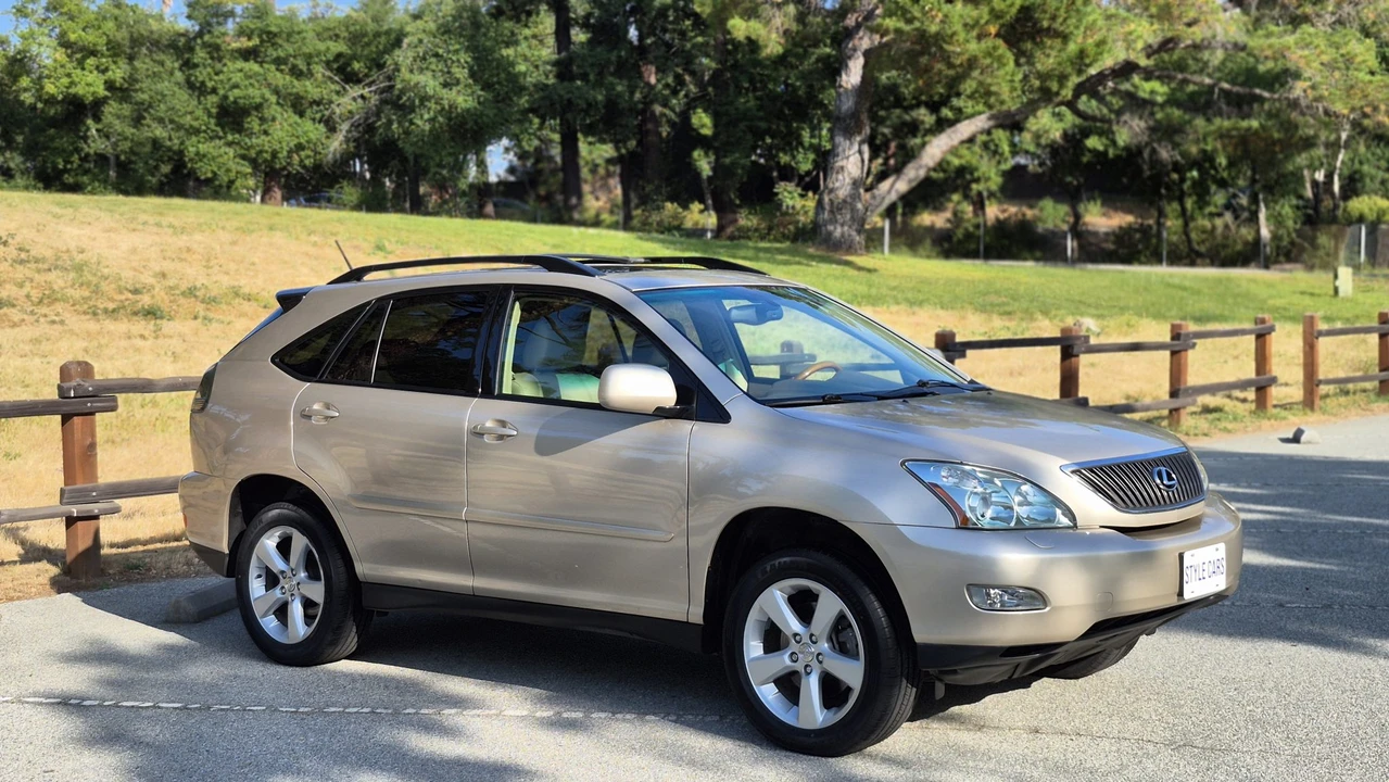 2004 Lexus RX 2nd Gen - Image 23 of 31