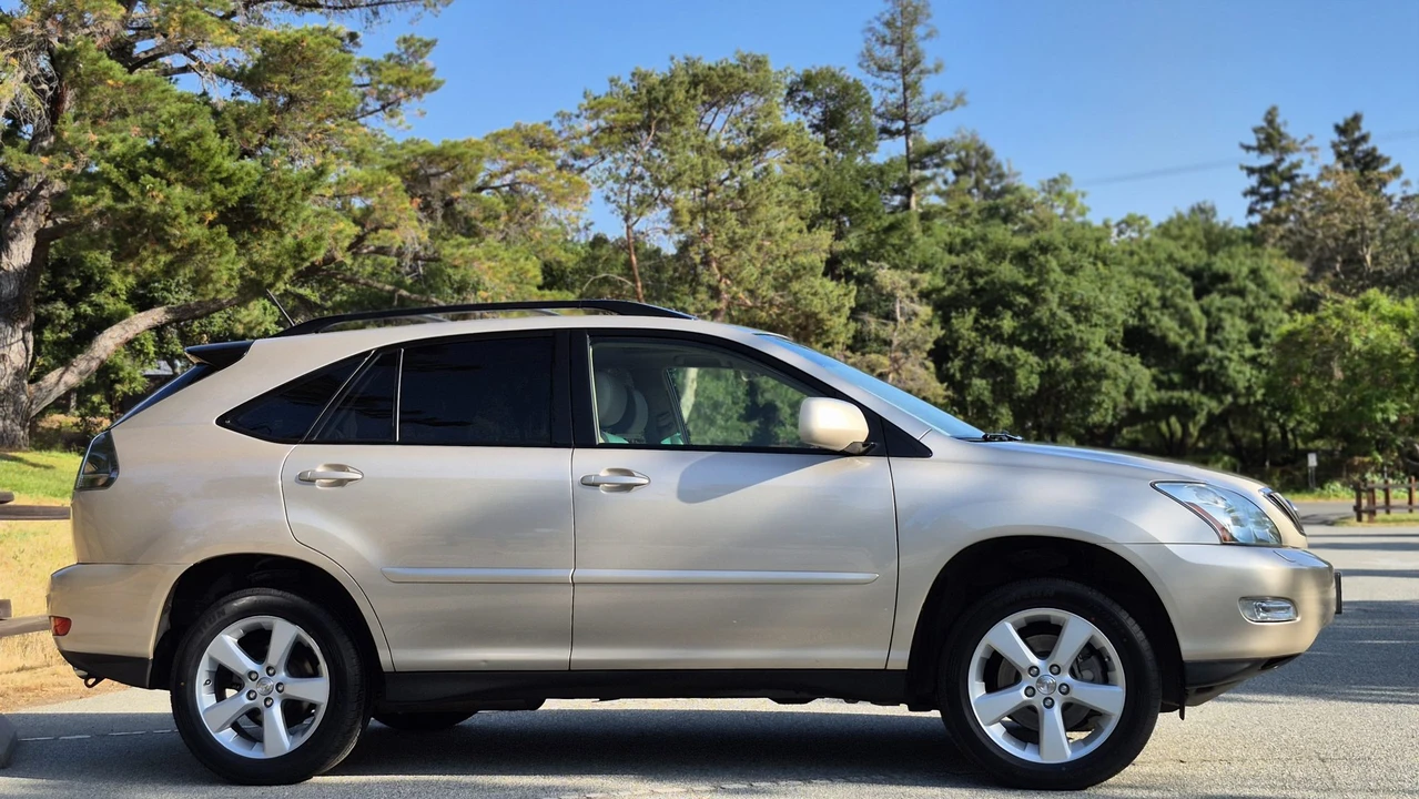 2004 Lexus RX 2nd Gen - Image 23 of 31