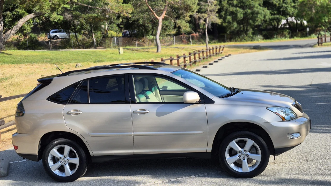 2004 Lexus RX 2nd Gen - Image 21 of 31