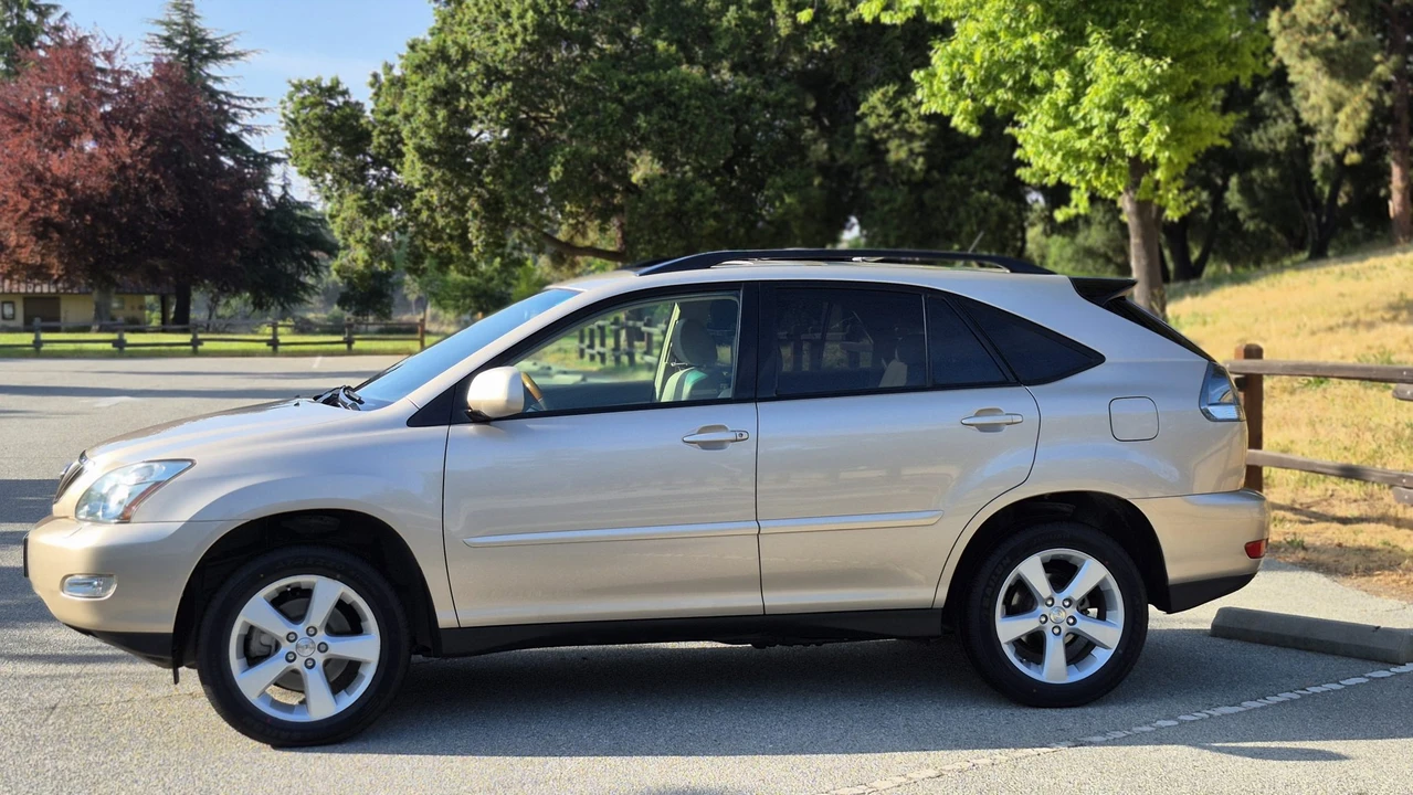 2004 Lexus RX 2nd Gen - Image 9 of 31