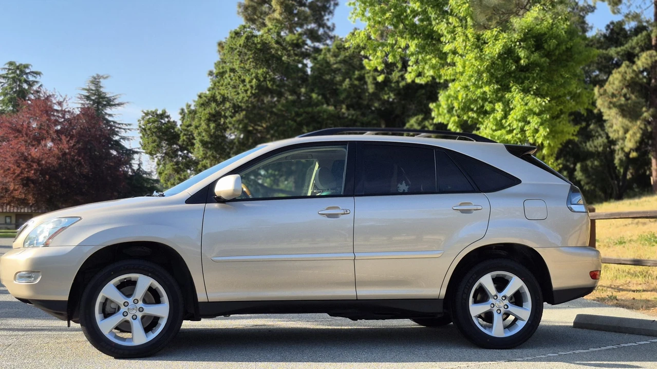 2004 Lexus RX 2nd Gen - Image 10 of 31