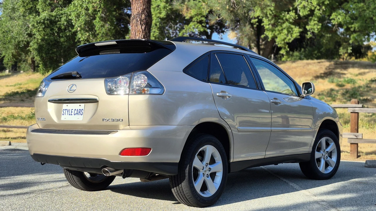 2004 Lexus RX 2nd Gen - Image 17 of 31
