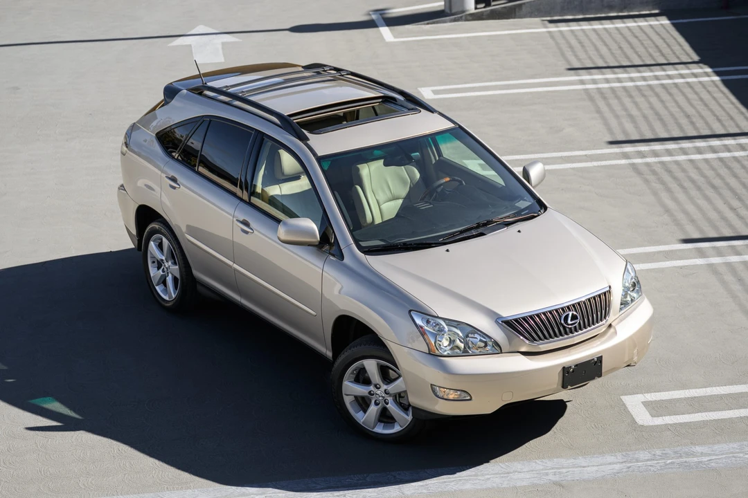 2004 Lexus RX 2nd Gen - Image 17 of 31
