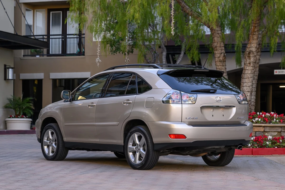 2004 Lexus RX 2nd Gen - Image 13 of 31