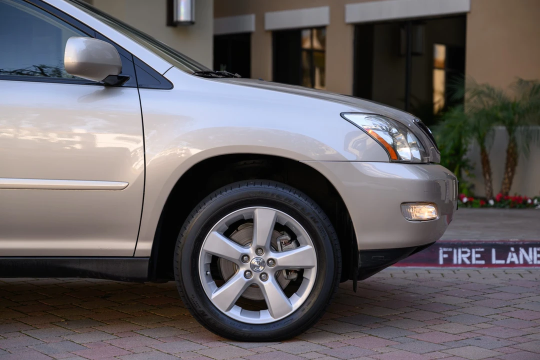 2004 Lexus RX 2nd Gen - Image 23 of 31