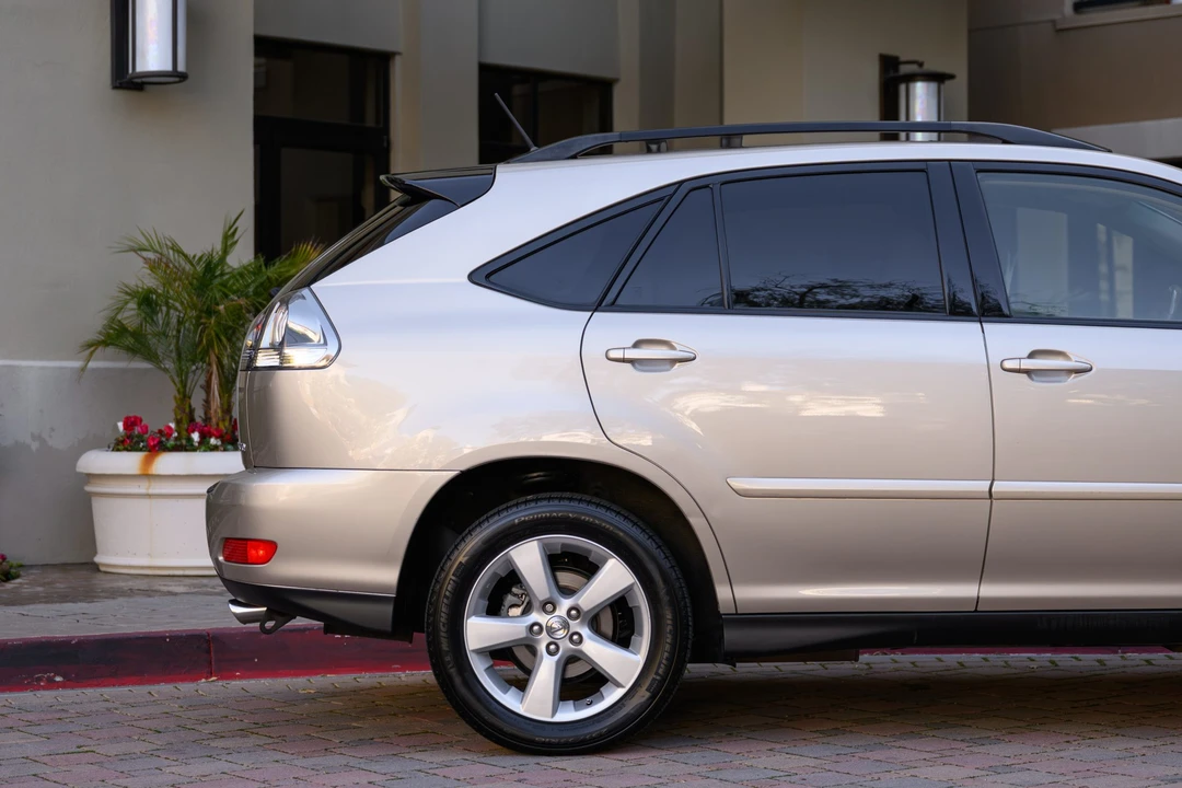2004 Lexus RX 2nd Gen - Image 26 of 31