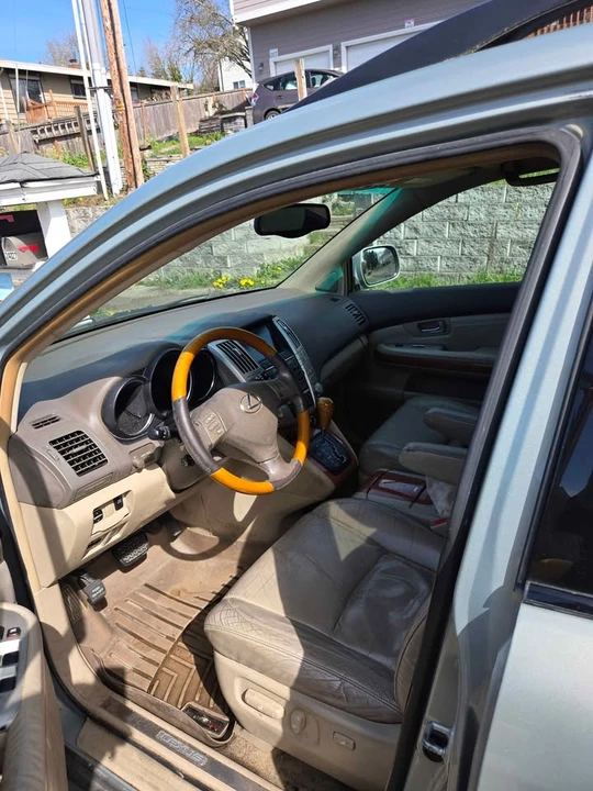 2004 Lexus RX 2nd Gen - Image 9 of 10