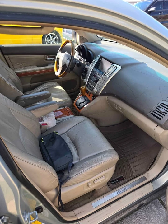 2004 Lexus RX 2nd Gen - Image 7 of 10