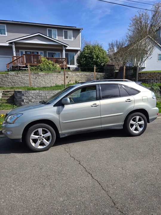 2004 Lexus RX 2nd Gen - Image 2 of 10