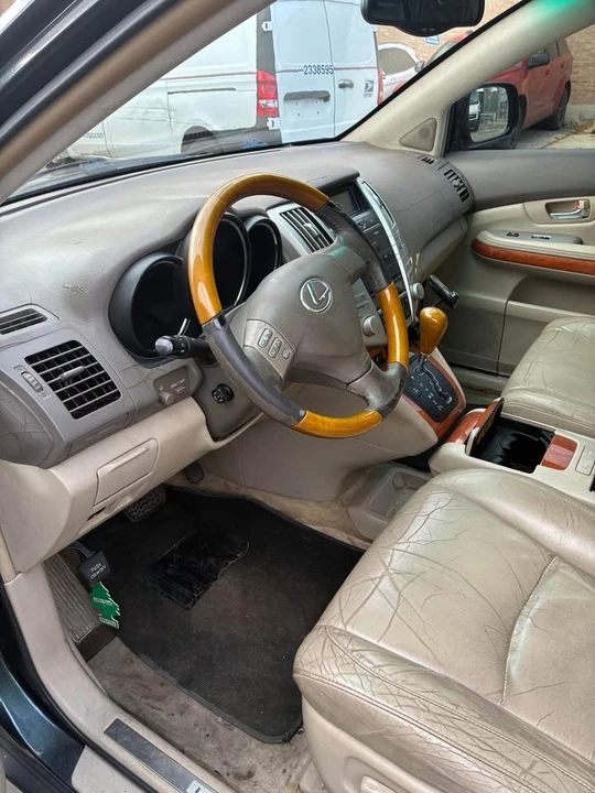 2004 Lexus RX 2nd Gen - Image 2 of 2